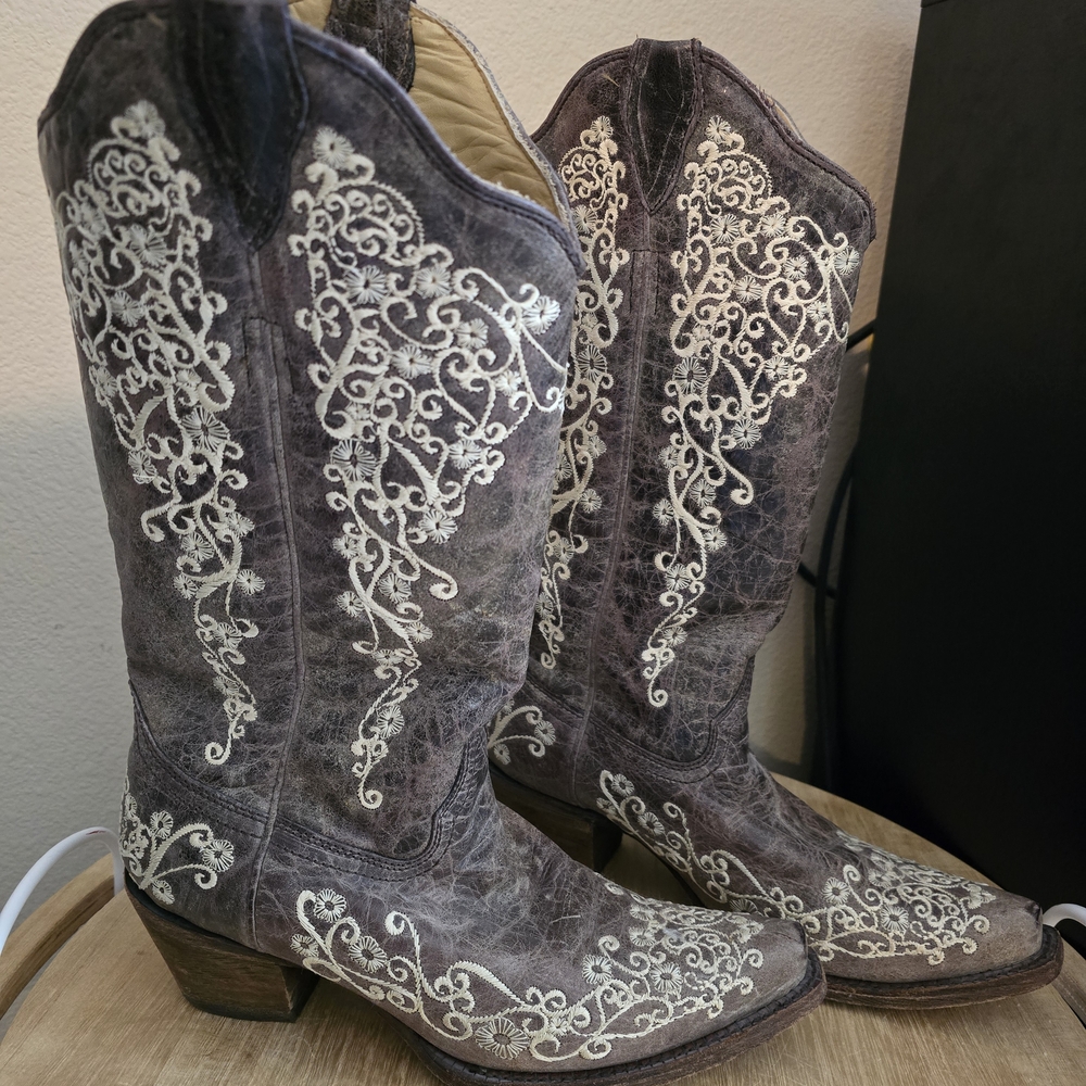 Corral Embroidered Western Cowboy Boots